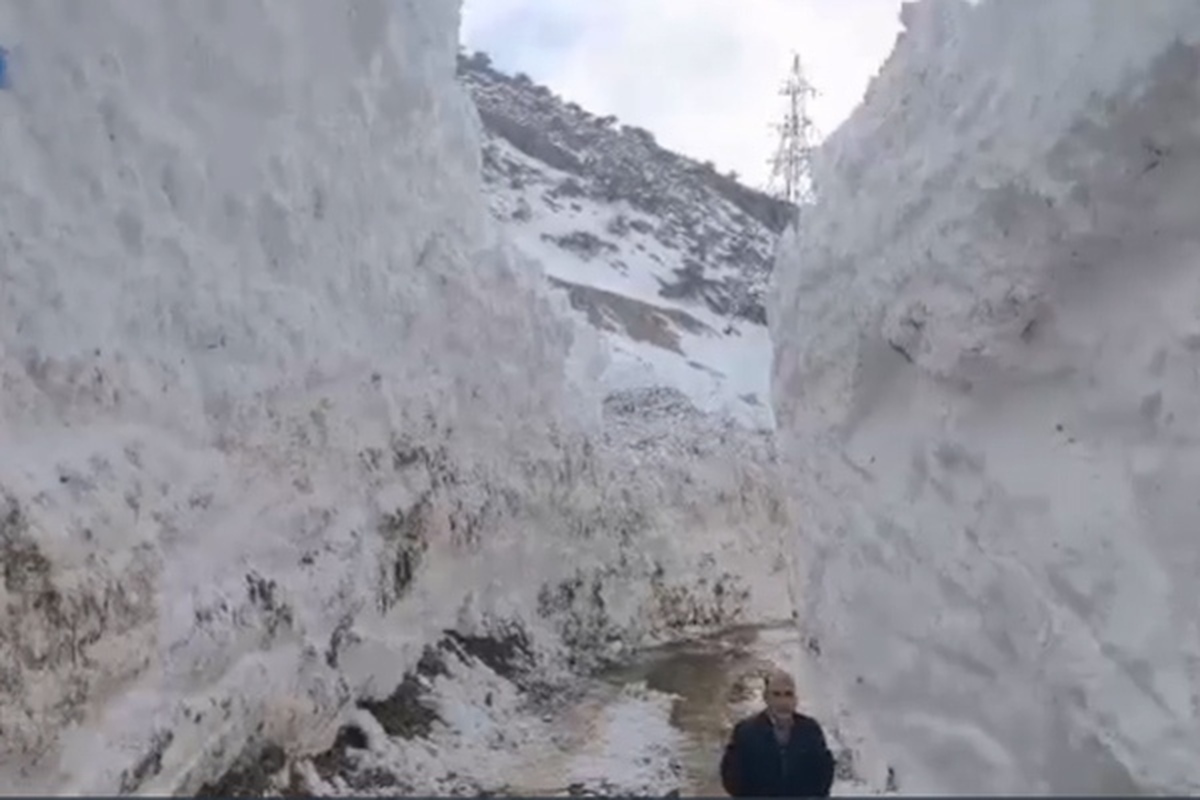 ویدئو | ارتفاع ۱۵ متری برف در فریدونشهر اصفهان