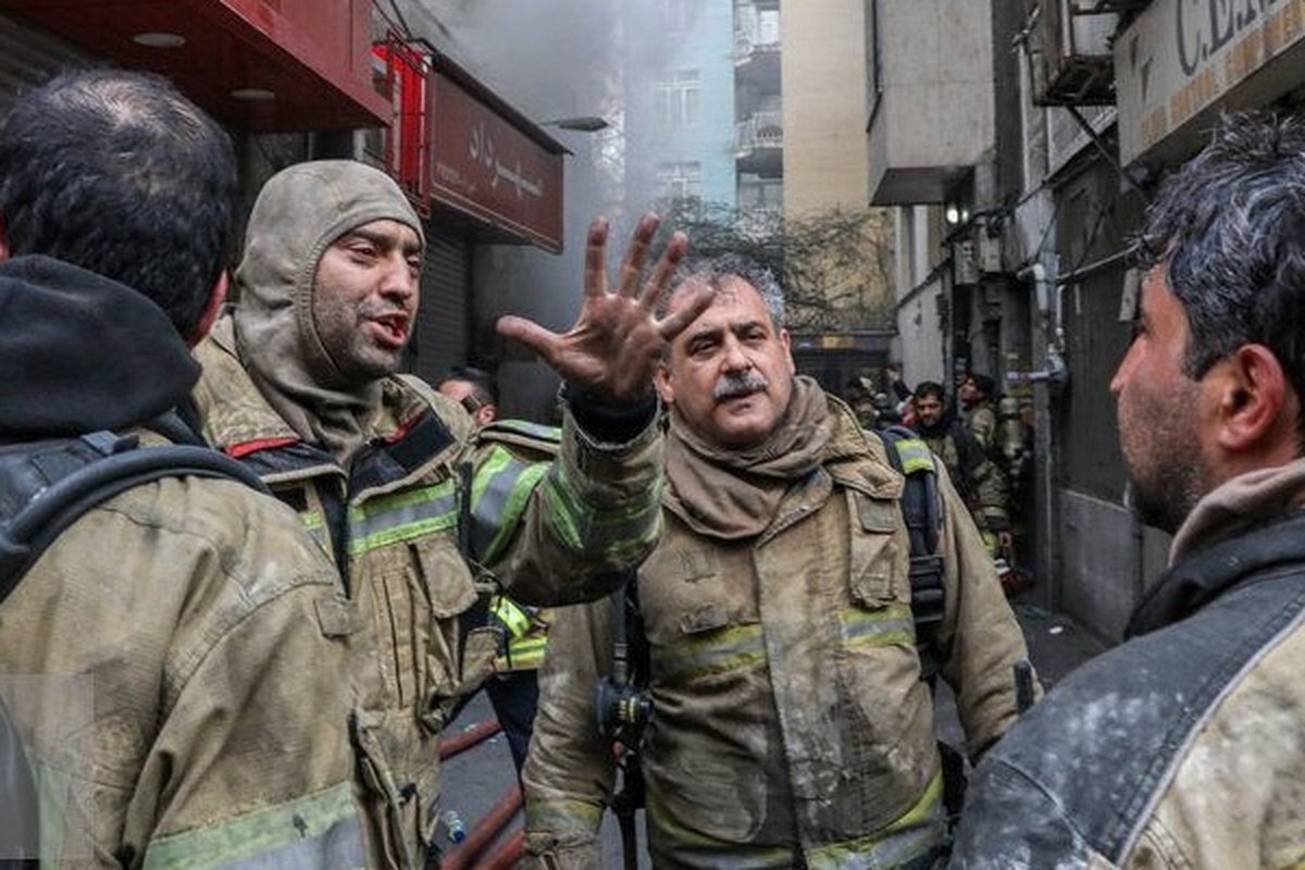 آتش ساختمان خیابان بهار تهران اطفاء شد + فیلم