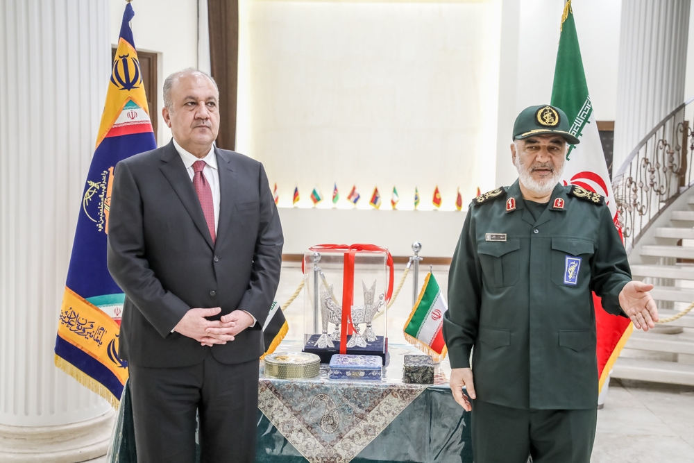 دیدار وزیر دفاع عراق با فرمانده کل سپاه| سرلشکر سلامی: آمریکایی‌ها هر کجا باشند ناامنی هم هست+ عکس و جزئیات