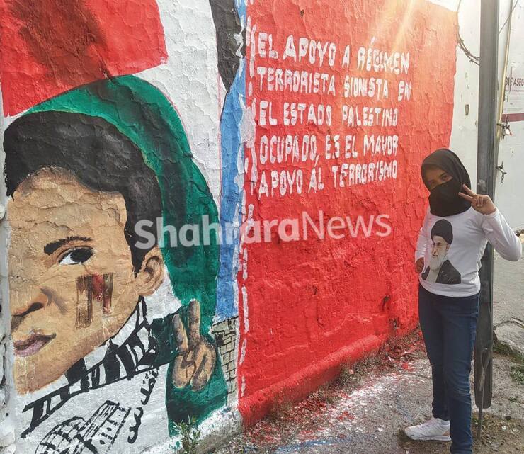 نقاشی دیواری امام خمینی (ره) و قدس در مکزیکو سیتی توسط یک دختر مکزیکی