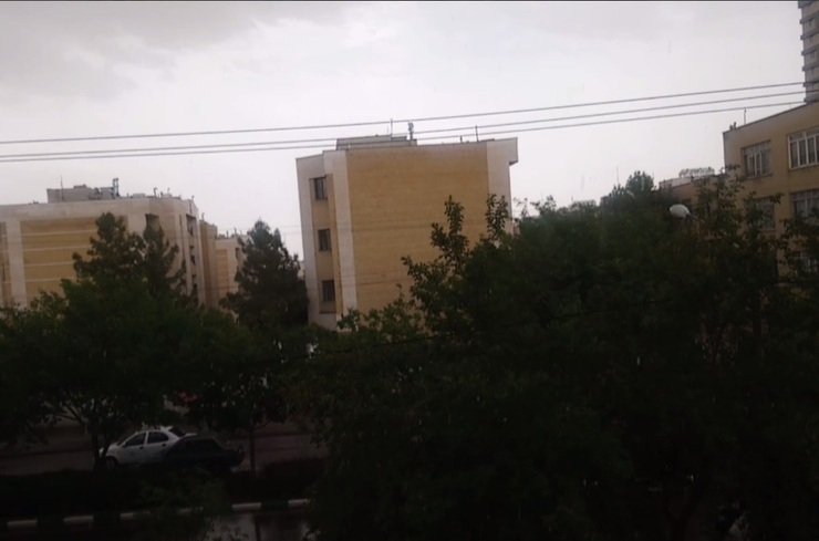 شهروند خبرنگار | بارش رگباری باران و تگرگ در مشهد (۱۸ اردیبهشت ۱۴۰۱)
