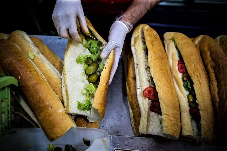 افزایش قیمت ساندویچ ها در پی گرانی نان باگت