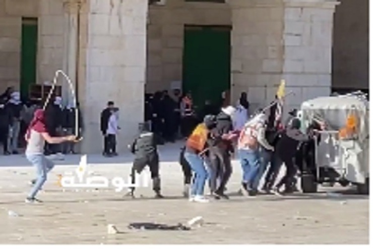 اقدام جالب جوان فلسطینی؛ طناب زنی مقابل اشغالگر! + فیلم