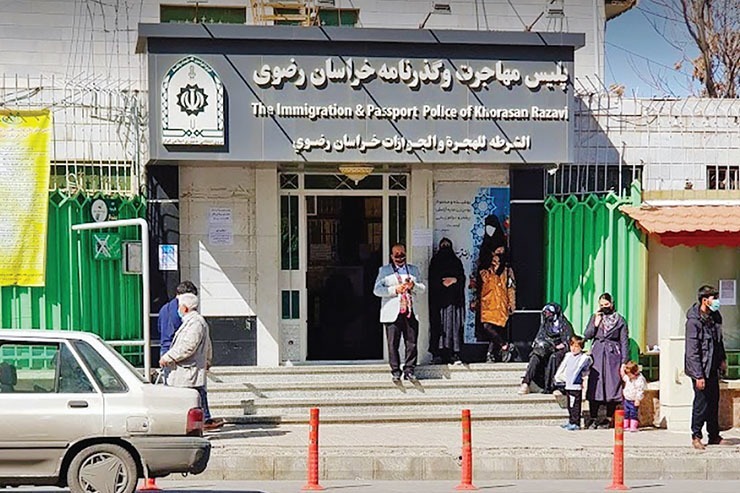 چرا صف‌های اداره گذرنامه مشهد تمام نمی‌شود؟