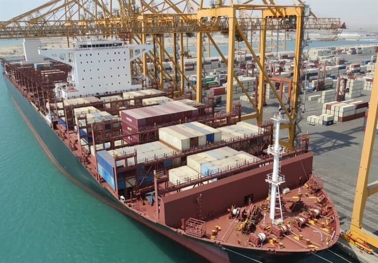 پهلودهی ۱۲ فروند کشتی حامل کالا‌های اساسی در بندر شهید رجایی| ثبت ۴۷۰ درصدی افزایش واردات گندم