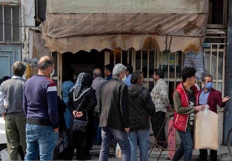 افزایش تقاضای کاذب برای نان، صف نانوایی‌ها را در مشهد شلوغ کرد