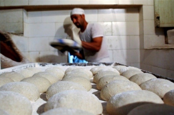 ادامه شلوغی صف های نان در مشهد | فرماندار: صف های نانوایی ها خلوت می شود