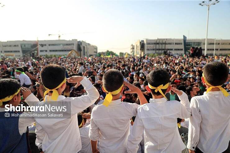 ویدئو | اجرای سرود «سلام فرمانده» در میدان شهدای مشهد