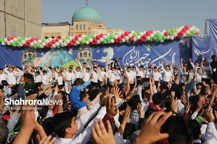روایتی از اجتماع عظیم دهه‌نودی‌های مشهدی در هم‌خوانی سرود «سلام فرمانده»