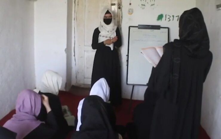 ویدئو | درس خواندن مخفی دختران افغانستانی در ولایت بدخشان