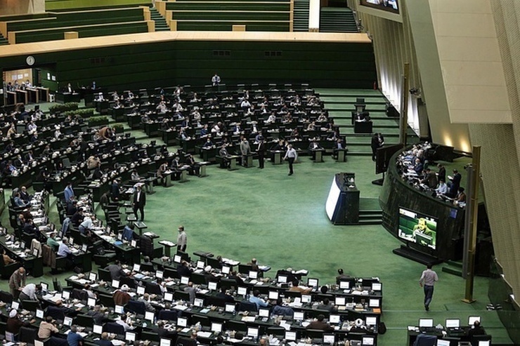نماینده مردم رشت در مجلس: دولت رتبه‌بندی معلمان را مطابق قانون اجرا کند