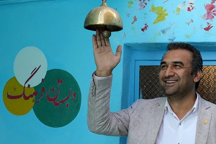 یک معلم افغانستانی نامزد دریافت گران‌ترین جایزه ادبیات کودک در جهان شد