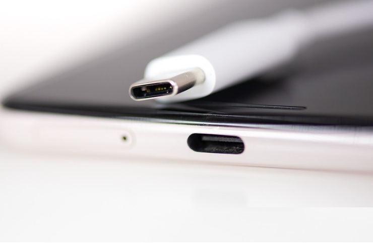 آیا اپل با اجبار اتحادیه اروپا مجبور به استفاده از پورت USB-C در محصولاتش می‌شود؟