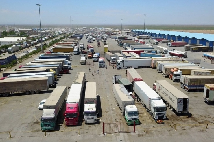 فرماندار تایباد: روزانه بیش از ۴۰۰دستگاه کامیون ترانزیت در مرز دوغارون تردد می‌کنند