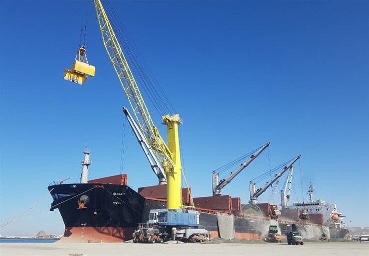 پهلوگیری ۱۶ فروند کشتی در بندر شهید رجایی| ۹۴۰ هزار تن کالای اساسی وارد ایران شد