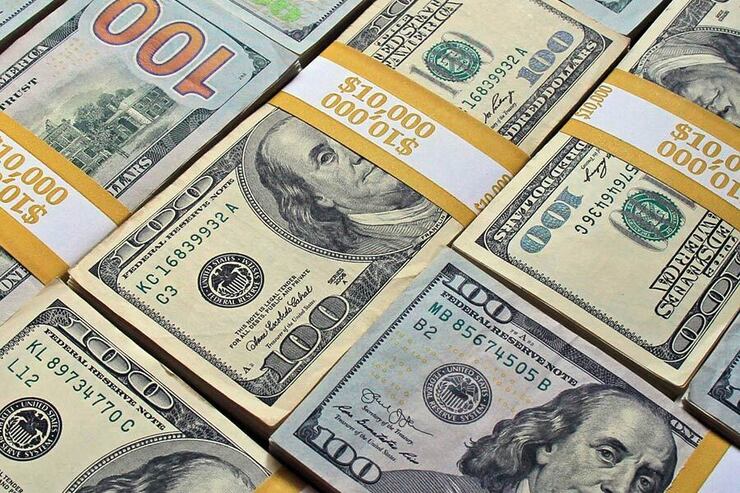 دلارهای خانگی در مسیر صرافی‌ها| دلار حدود ۲۰۰۰ تومان ارزان شد