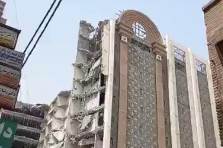 تصاویر عجیب از تخریب ساختمان متروپل آبادان + فیلم