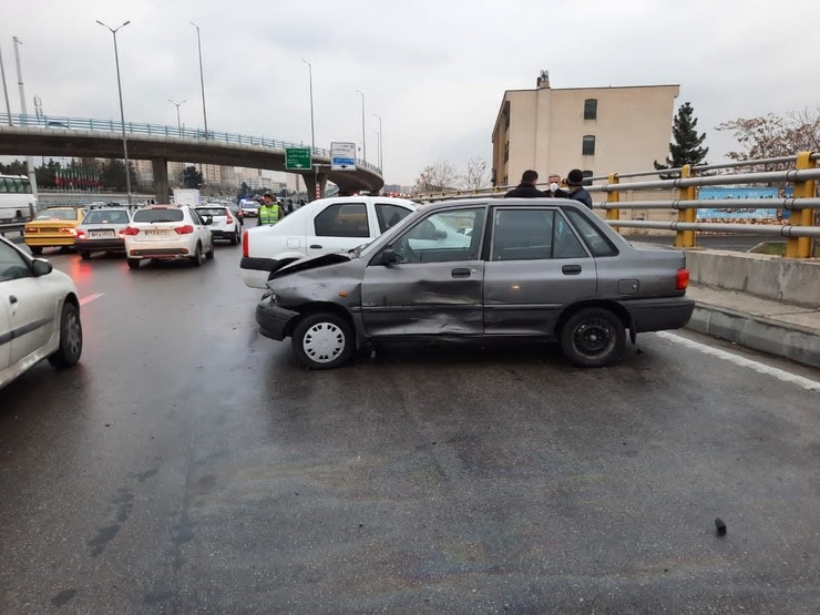 ویدئو| رفتار عجیب و زورآزمایی دو خودرو در شیراز