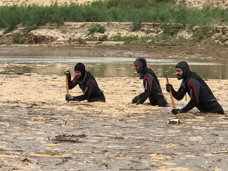 تلاش شبانه‌روزی غواصان آتش‌نشانی مشهد برای یافتن ریحانه دختر مفقود شده مشهدی