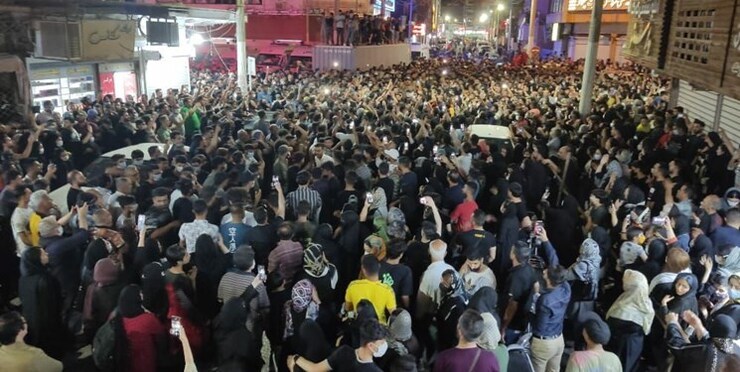 تجمع مردم آبادان در عزای جان‌باختگان حادثه متروپل + فیلم