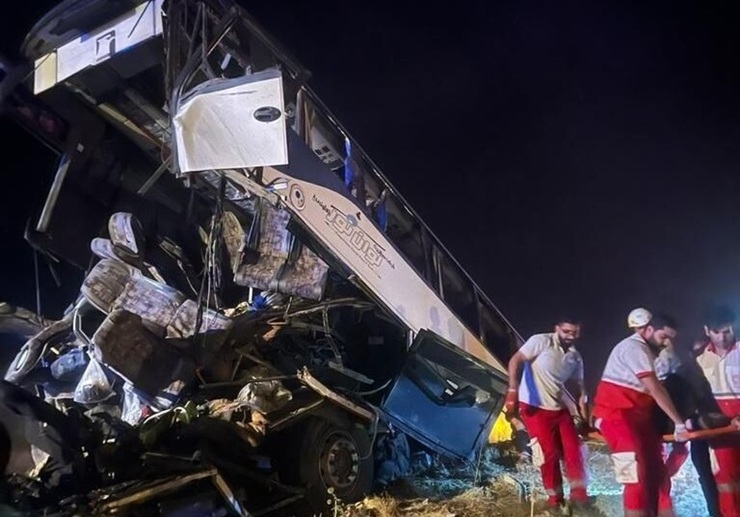 ۲ کشته و ۵۷ مجروح در واژگونی اتوبوس اراک - بروجرد + فیلم