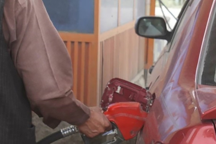 قیمت بنزین و گازوئیل در افغانستان افزایش یافت