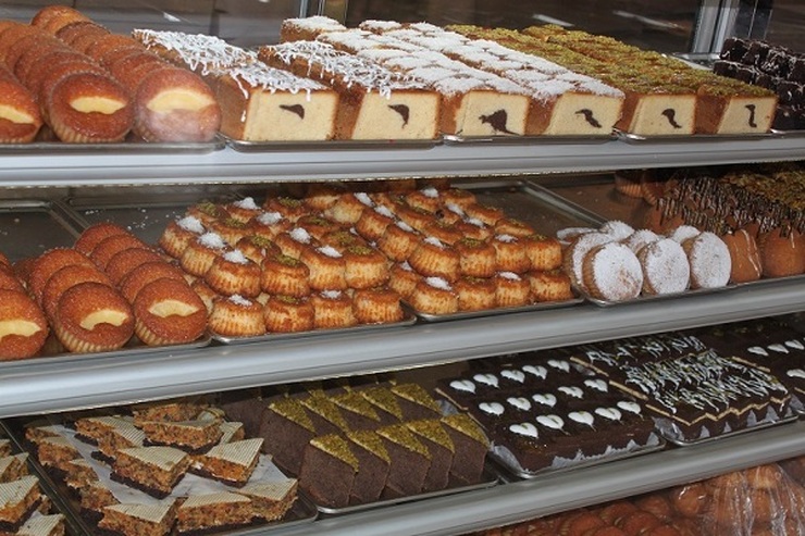 عرضه مستقیم شیرینی در ۱۰ نقطه شهر مشهد