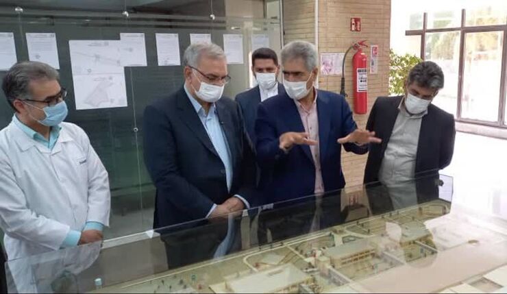 بازدید وزیر بهداشت از شرکت سرم سازی ثامن مشهد