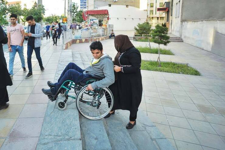 ویدئو | وضعیت اسف بار معلولان در نمایشگاه هفته بهزیستی