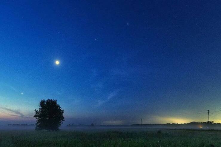 منظره‌ای نادر: رژه ماه و پنج سیاره منظومه شمسی در آسمان + تصویر