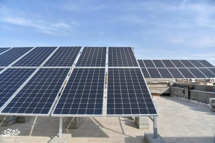 تأمین ۱۷ درصدی برق ساختمان‌های شهرداری مشهد از پنل‌های خورشیدی