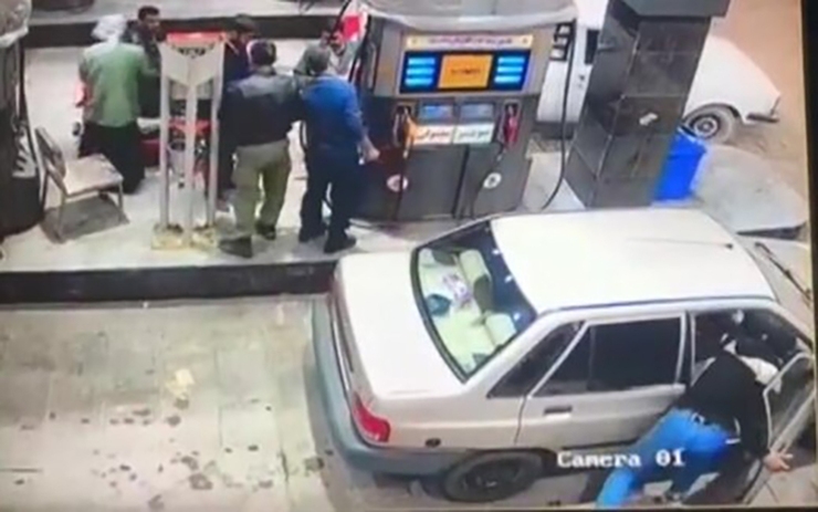 ویدئو| سرقت عجیب در پمپ بنزین