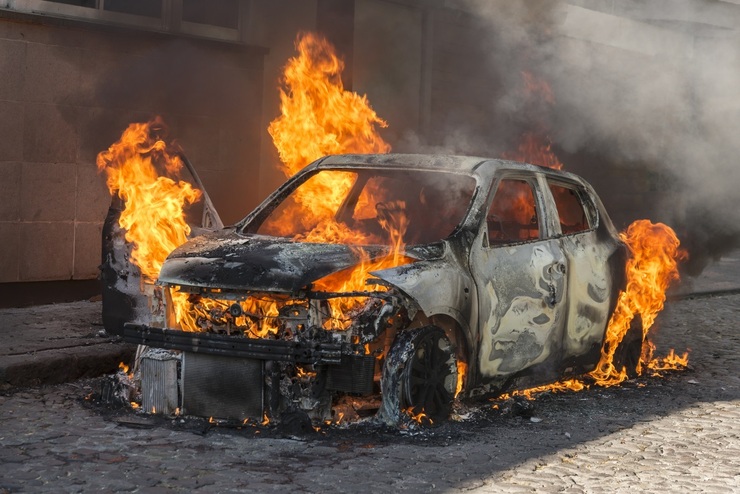ویدئو| لحظه آتش سوزی خودرو مگان در اتوبان‌ کرج