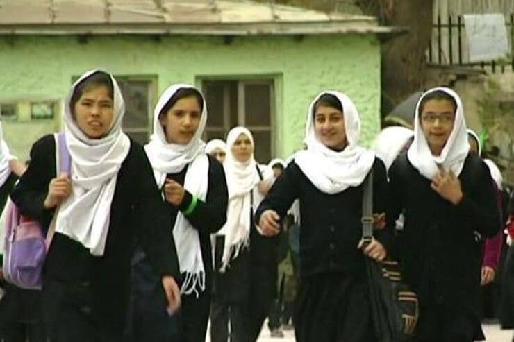 اظهار نظر یک عضو ارشد طالبان درباره بازگشایی مدارس دخترانه در افغانستان