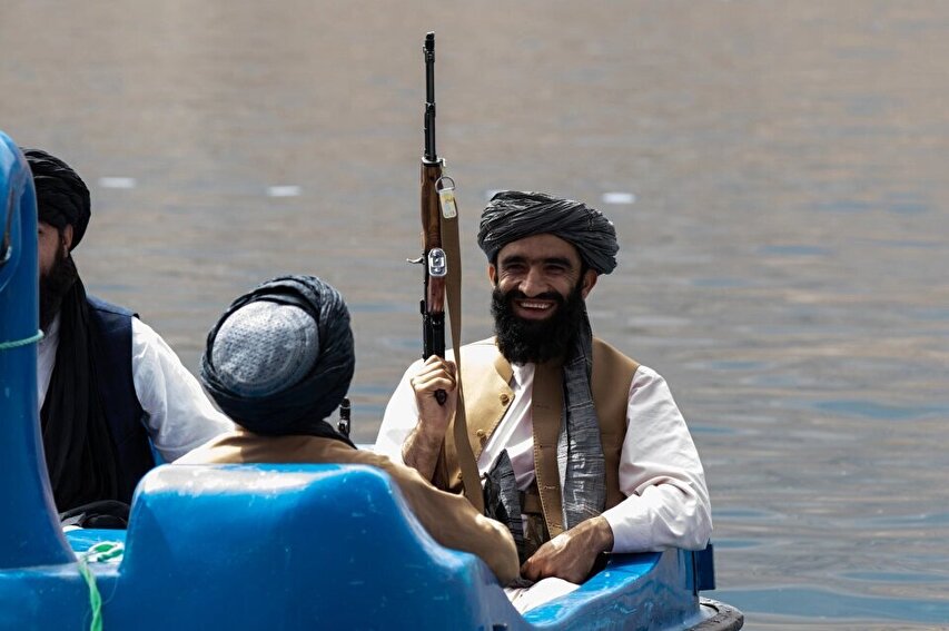 قایق سواری طالبان در بند امیر + عکس