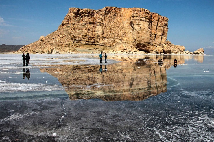 نماینده مردم نقده: دریاچه ارومیه آخرین نفس‌های خود را می‌کشد