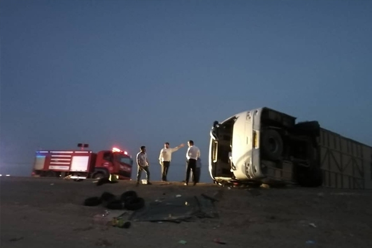 واژگونی اتوبوس در محور یزد به ابرکوه با ۲۲ مصدوم