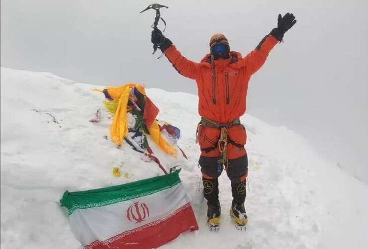 کوهنورد ایرانی به یاد کوهنورد افغانستانی پرچم این کشور را به قله برد