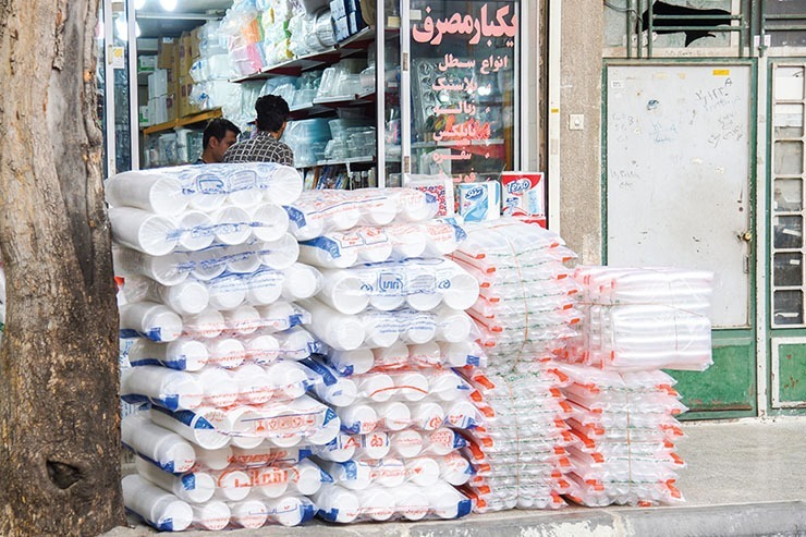 گزارشی از بازار ظروف پلاستیکی که  با نوسانات قیمت روبرو است