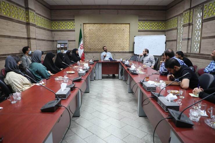 کارگاه «واکاوی رمز و رموز ماندگاری شعر» در مشهد برگزار شد