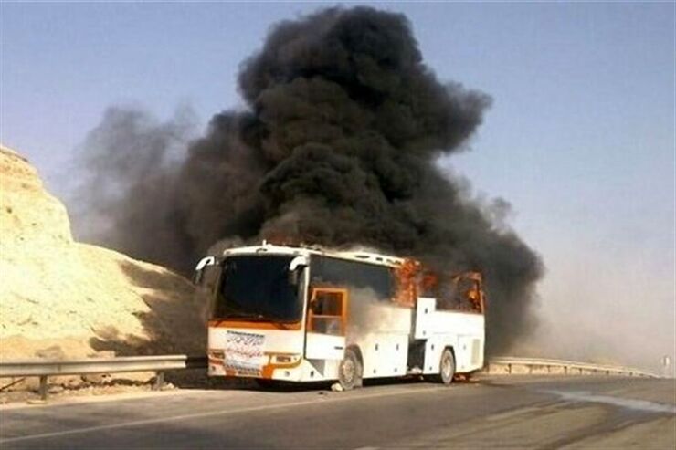 اتوبوس حامل زائران اربعین آتش گرفت