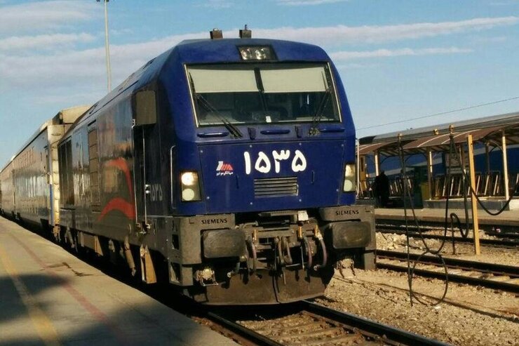 قطار مسافربری مشهد- اصفهان با گله شتر برخورد کرد (۱۴ شهریورماه ۱۴۰۱)