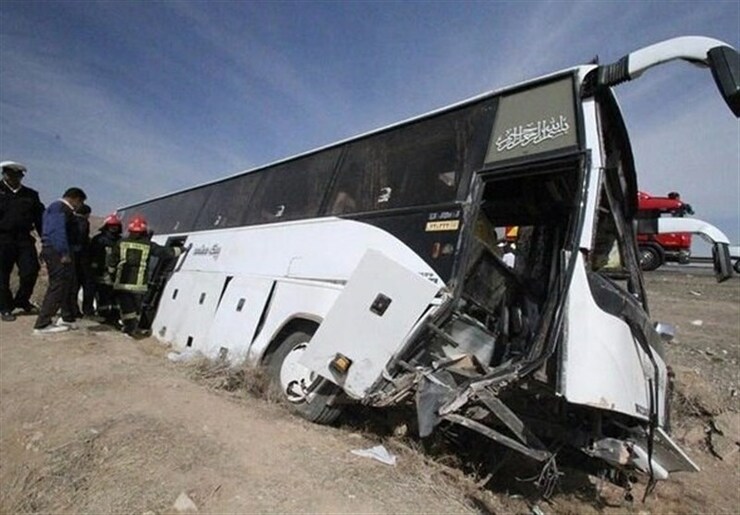 اتوبوس حامل زائران در مسیر ایلام-مهران واژگون شد | احتمال افزایش مصدومان
