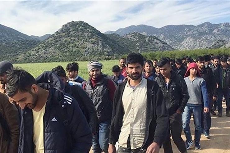 گاردین: ۳۰۰ هزار مهاجر افغانستانی در ترکیه زندگی می‌کنند