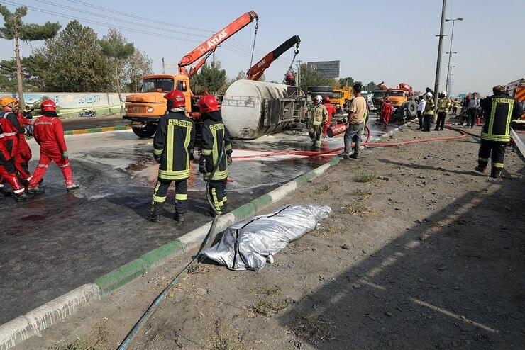 تصادف مرگبار در جاده مشهد به گلبهار | عملیات آتش‌نشانان  برای جلوگیری از انفجار+ تصاویر