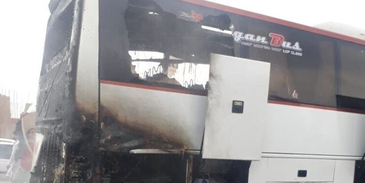 اتوبوس حامل مسافران تهران- مشهد دچار آتش‌سوزی شد (۲۵ شهریورماه ۱۴۰۱)