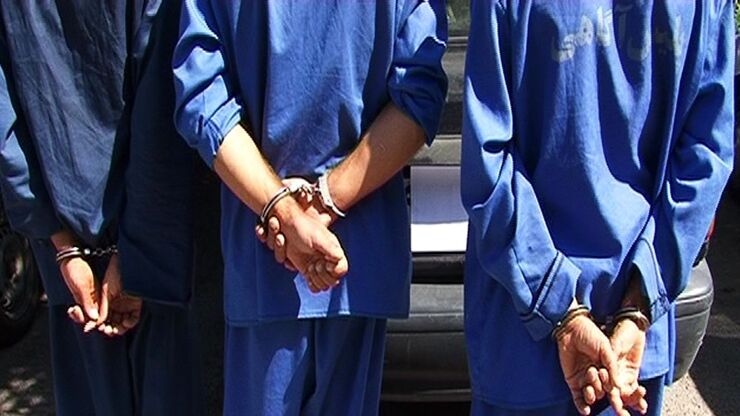دستگیری زورگیرانی که با بیهوش کردن بانوان از آنها سرقت می‌کردند + فیلم