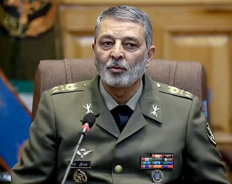 فرمانده کل ارتش: اجازه کوچک‌ترین خدشه به استقلال کشور داده نشده است| ایران هر روز قوی‌تر پیش می‌رود