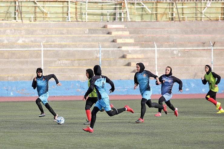 قرعه میزبانی برای دختران سرزمین فیروزه در لیگ برتر فوتبال بانوان