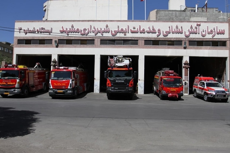 آتش سوزی یک مجتمع مسکونی در شهرک طالقانی مشهد مهار شد | نجات ۱۰ نفر از میان دود و آتش + تصاویر